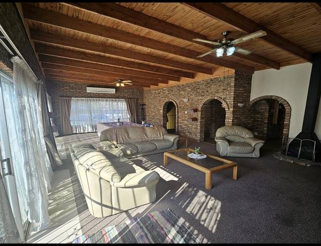 4 BEDROOM HOUSE FOR SALE IN VANDERBIJLPARK SE 3